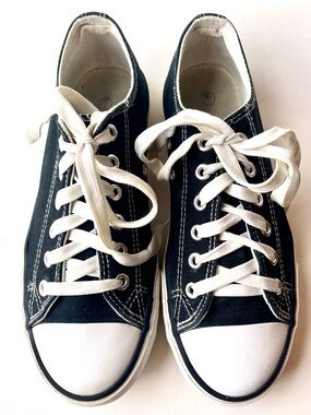 Converse Chuck Taylor All-Star Low-Top Sneakers-Size 7